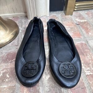 Tory Burch Black Leather Minnie Logo‎ Ballet Flats – ‼️Mismatched‼️ Sizes 9 & 10